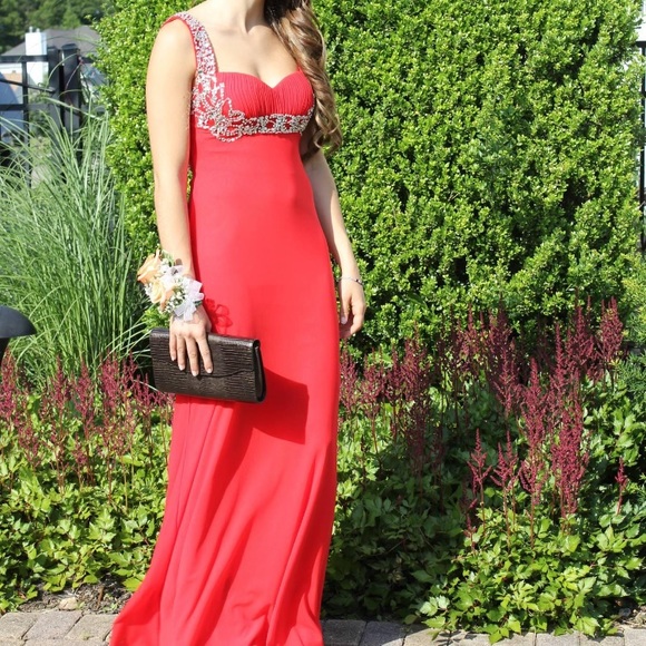 Faviana Dresses & Skirts - Faviana prom dress
